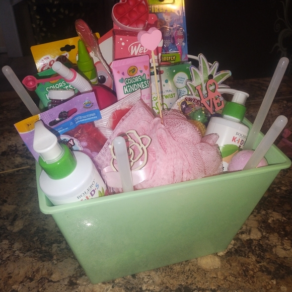 Crayola Bolero Kids  Custom Gift Basket Snacks And Fun Bath Items - Picture 5 of 17